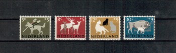 Hunde 444 Niederlande Michelnummer 818 - 821 postfrisch