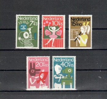 Niederlande Michelnummer 830 - 834 postfrisch 